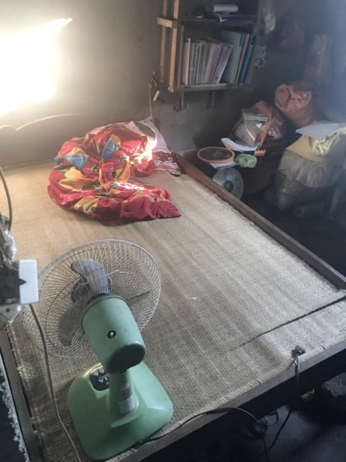 Chiếc giường nơi nghi ngờ D đ&atilde; thực hiện h&agrave;nh vi x&acirc;m hại đối với hai ch&aacute;u b&eacute;.