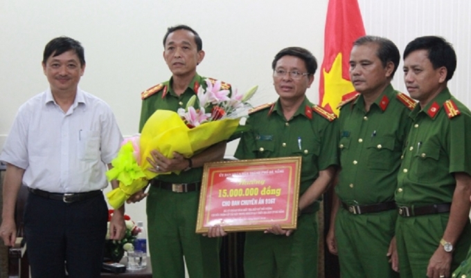 Ph&oacute; Chủ tịch UBND TP Đ&agrave; Nẵng Đặng Việt Dũng đ&atilde; đến động vi&ecirc;n, biểu dương c&aacute;c c&aacute;n bộ, chiến sĩ c&ocirc;ng an&nbsp;TP&nbsp;Đ&agrave; Nẵng