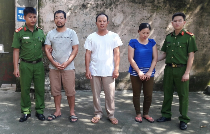 C&aacute;c đối tượng Mai, Sương v&agrave; Hải tại cơ quan điều tra.