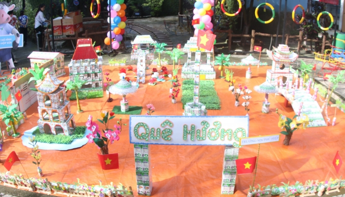 Sau 3 năm thực hiện chương tr&igrave;nh Sữa học đường rất th&agrave;nh c&ocirc;ng tại tỉnh Đồng Nai, c&aacute;c c&ocirc; tr&ograve; của trường mầm non trong tỉnh đ&atilde; s&aacute;ng tạo rất nhiều m&ocirc; h&igrave;nh&nbsp;được l&agrave;m từ vỏ hộp sữa, th&ocirc;ng qua việc t&aacute;i sử dụng vỏ hộp sữa rất hữu &iacute;ch n&agrave;y c&aacute;c c&ocirc; tr&ograve; mầm non tỉnh Đồng Nai c&ograve;n thể hiện h&agrave;nh động đẹp đ&oacute; ch&iacute;nh l&agrave; bảo vệ m&ocirc;i trường, hạn chế r&aacute;c thải.