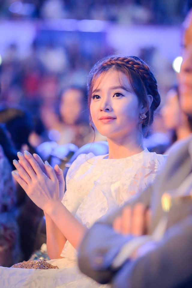 Đốn tim với những khoảnh khắc đẹp tựa c&ocirc;ng ch&uacute;a của Midu