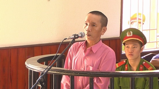 Bị c&aacute;o Tiến tại phi&ecirc;n t&ograve;a.