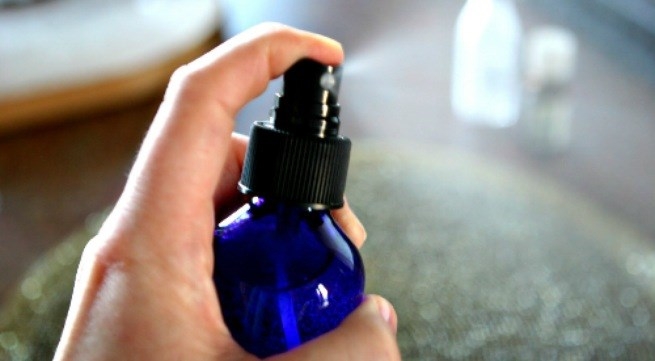 Mỹ phẩm khử m&ugrave;i c&oacute; chữa muối nh&ocirc;m sẽ g&acirc;y hại cho cơ thể. Ảnh: minh họa