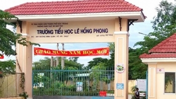 Học sinh lớp 6 bị trả về lớp 1 ở miền Tây