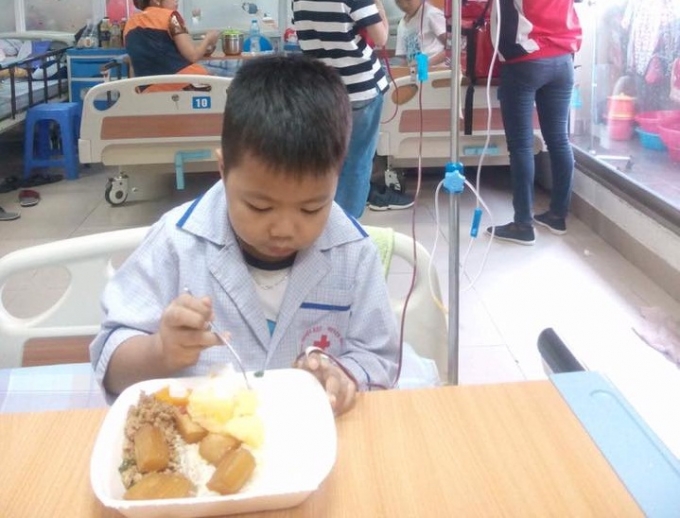 Ch&aacute;u Trương Ho&agrave;ng Ph&uacute;c bị bệnh&nbsp;tan m&aacute;u bẩm sinh đang được điều trị tại&nbsp;khoa Thalassemia Bệnh Viện Truyền M&aacute;u Huyết Học TW (H&agrave; Nội).&nbsp;(Ảnh: Facebook).