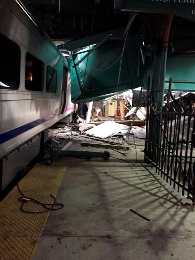 Đo&agrave;n t&agrave;u được x&aacute;c định chở khoảng 250 h&agrave;nh kh&aacute;ch khi gặp tai nạn. (Ảnh: Reuters)