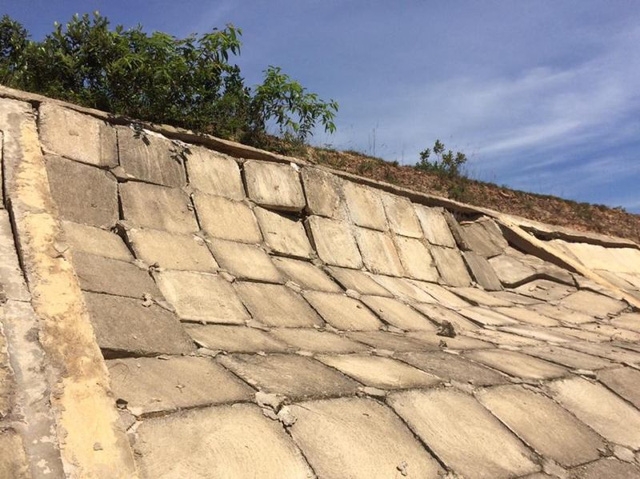 H&agrave; Tĩnh:  Đoạn đường h&agrave;ng chục tỷ đồng tan hoang sau v&agrave;i th&aacute;ng b&agrave;n giao