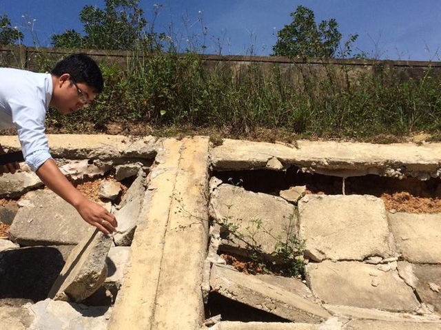 Hệ thống m&aacute;i l&aacute;t ta luy bị sụt l&uacute;n, hỏng ho&agrave;n to&agrave;n.