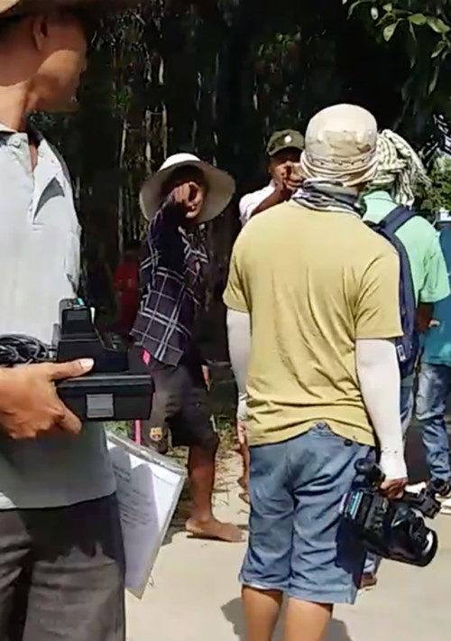 H&igrave;nh ảnh PV bị đe dọa khi đang t&aacute;c nghiệp