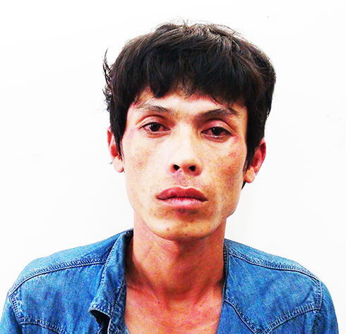 Đối tượng Tuấn tại cơ quan c&ocirc;ng an. ( Ảnh: B&aacute;o Kh&aacute;nh H&ograve;a).