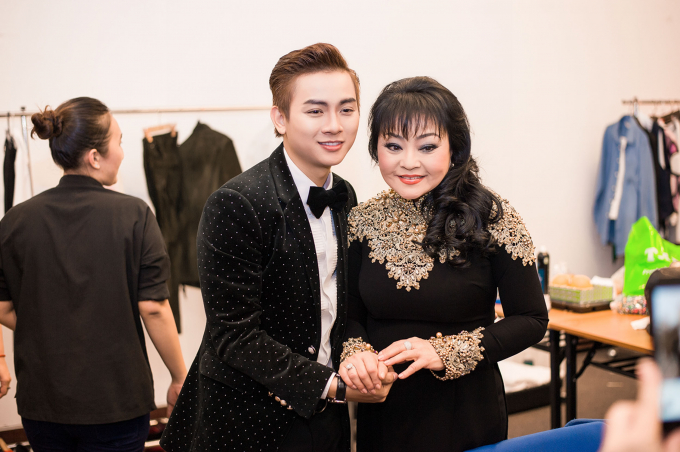 Những h&igrave;nh ảnh kh&ocirc;ng thể thấy được nếu chỉ xem liveshow &ldquo;S&agrave;i G&ograve;n Bolero &amp;amp; Hưng&rdquo;