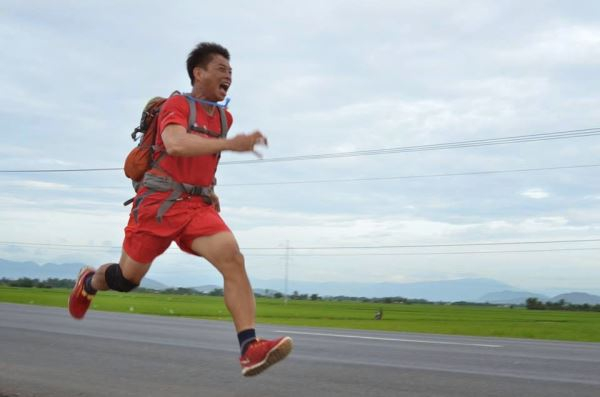 Tiếp lửa y&ecirc;u thương tr&ecirc;n những bước đường thi&ecirc;n l&yacute;