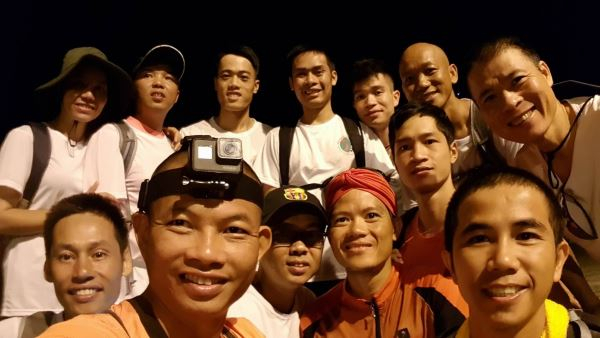 Tiếp lửa y&ecirc;u thương tr&ecirc;n những bước đường thi&ecirc;n l&yacute;