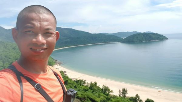 Tiếp lửa y&ecirc;u thương tr&ecirc;n những bước đường thi&ecirc;n l&yacute;