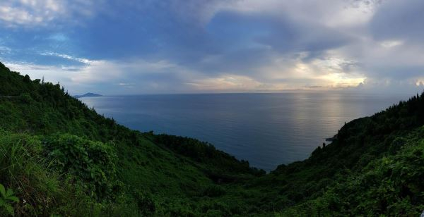 Tiếp lửa y&ecirc;u thương tr&ecirc;n những bước đường thi&ecirc;n l&yacute;