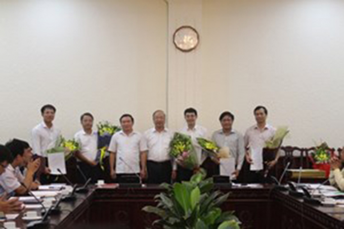 B&iacute; thư Đảng bộ, Thứ trưởng Phan Ch&iacute; Hiếu trao c&aacute;c quyết định kiện to&agrave;n nh&acirc;n sự Đảng bộ Bộ Tư ph&aacute;p.