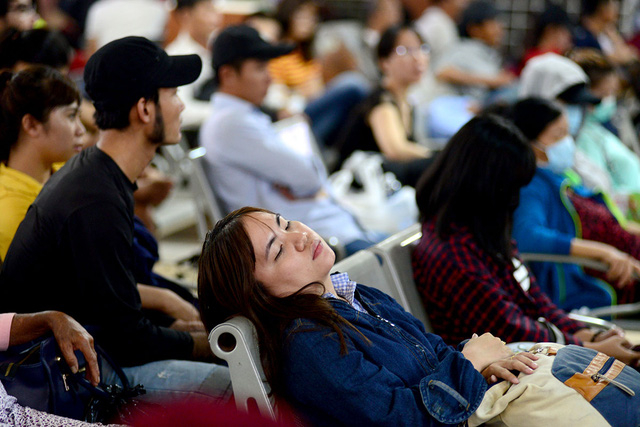 Nhiều người tỏ ra kh&aacute; mệt mỏi.