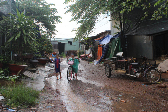 Tiền đ&atilde; đ&oacute;ng từ 20 năm trước nhưng hạ tầng khu tập thể Nh&agrave; m&aacute;y Dệt Thống Nhất vẫn l&agrave; con số&hellip; 0!