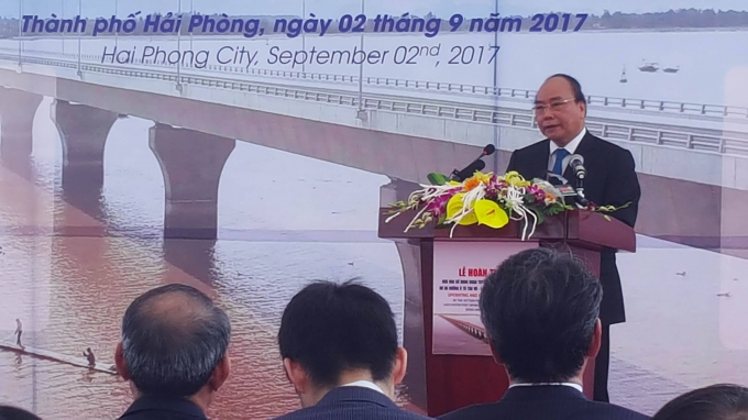 Thủ tướng Ch&iacute;nh phủ Nguyễn Xu&acirc;n Ph&uacute;c đến dự v&agrave; ph&aacute;t lệnh th&ocirc;ng xe c&ocirc;ng tr&igrave;nh.