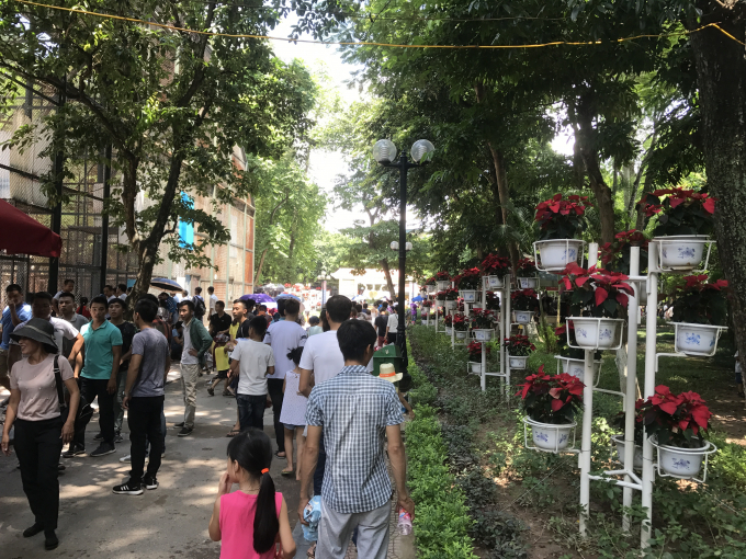 C&ocirc;ng vi&ecirc;n Thủ Lệ trong ng&agrave;y đầu nghỉ lễ Quốc kh&aacute;nh 2/9