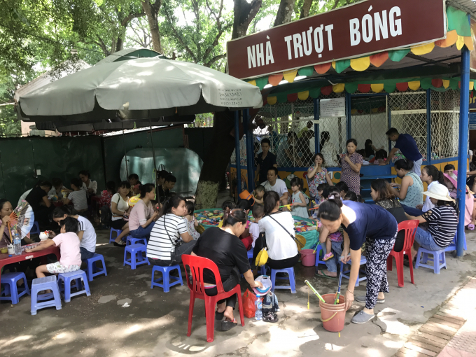 &nbsp;Nh&agrave; b&oacute;ng, t&ocirc; tượng, c&acirc;u c&aacute;... l&agrave; những khu vui chơi d&agrave;nh cho trẻ em.