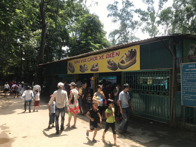 Khu vui chơi xe điện.