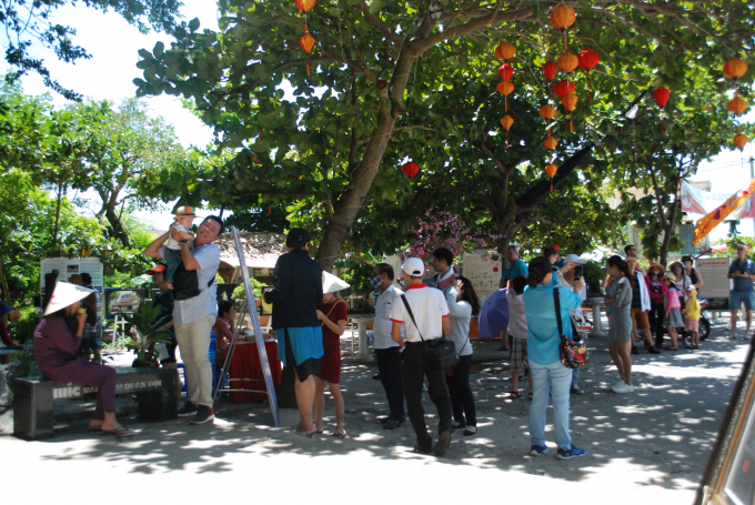 V&agrave;o 18h chiều 2/9 sẽ diễn ra Thuyết ph&aacute;p tại Lễ Vu Lan b&aacute;o hiếu, cũng như Cầu si&ecirc;u anh linh chiến sĩ trong động &Acirc;m phủ, Lễ thắp hoa đăng cầu nguyện quốc th&aacute;i d&acirc;n an v&agrave;o tối c&ugrave;ng ng&agrave;y.