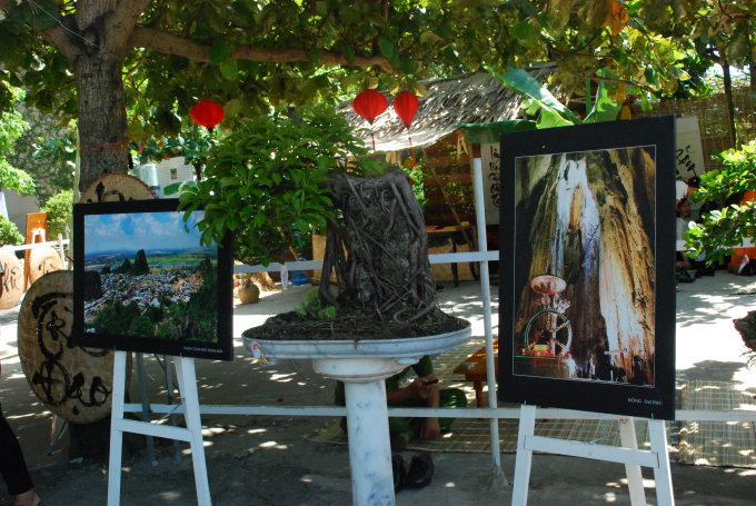 Qua những tấm ảnh, du kh&aacute;ch t&igrave;m hiểu về Khu Danh thắng Ngũ H&agrave;nh Sơn qua c&aacute;c thời kỳ.