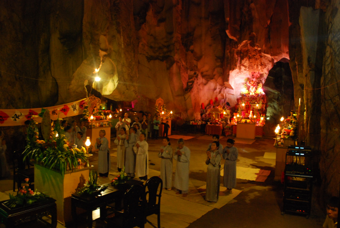 C&oacute; hơn 1.000 tăng ni, Phật tử tham gia c&aacute;c hoạt động chuẩn bị trong suốt Lễ Vu Lan&nbsp;b&aacute;o hiếu - Ngũ H&agrave;nh Sơn 2017.