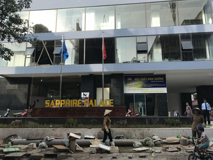 Chung cư&nbsp;&nbsp;Sapphire Palace c&ograve;n ngổn ngang nhiều hạng mục chưa ho&agrave;n th&agrave;nh m&agrave; chủ đầu tư vẫn cho cư d&acirc;n v&agrave;o ở.