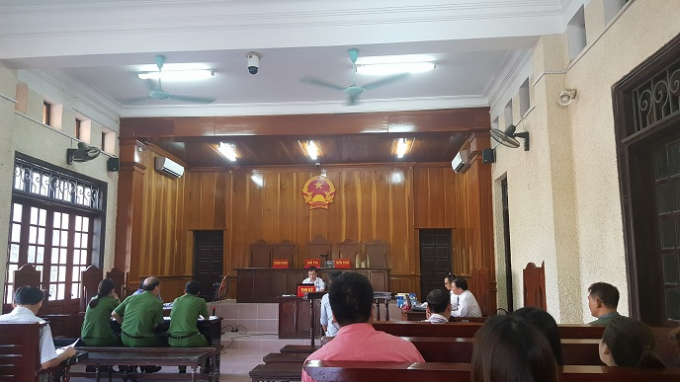 HĐXX hội &yacute; sau khi xem x&eacute;t việc vắng mặt c&aacute;c nh&acirc;n chứng tại t&ograve;a.