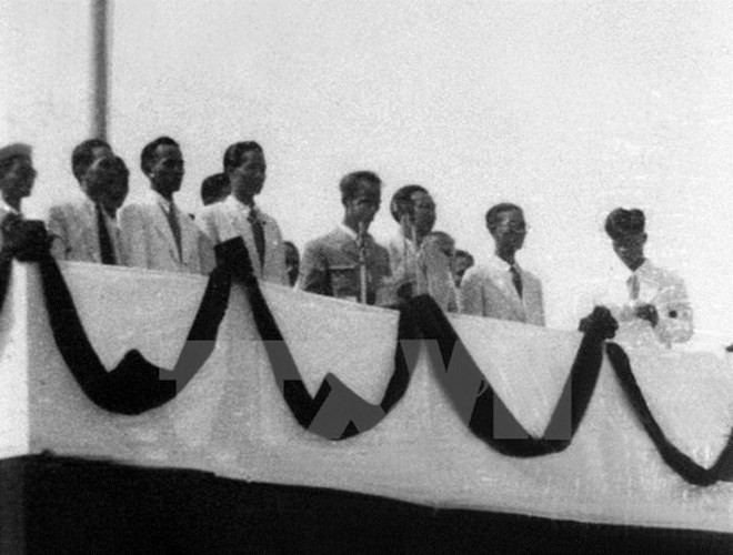 Lễ Độc lập ở Ba Đ&igrave;nh diễn ra trong kh&ocirc;ng kh&iacute; trang nghi&ecirc;m, h&agrave;o h&ugrave;ng. Ảnh: Tư liệu TTXVN.