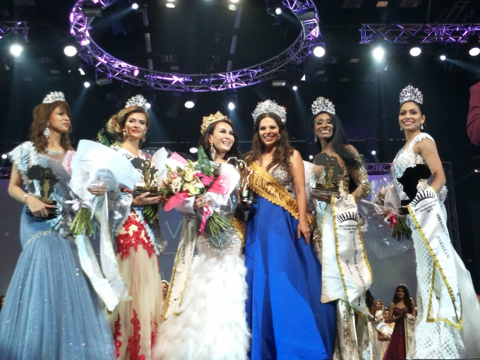 Tr&acirc;m Lưu đăng quang&nbsp;Mrs Universe 2017.