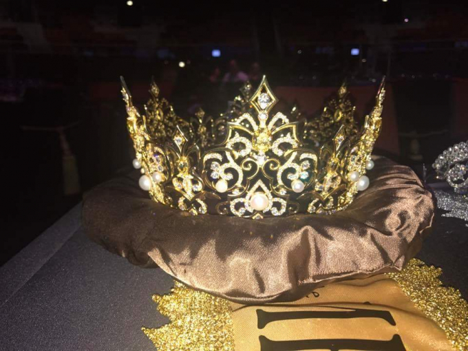 Cận cảnh vương miện.