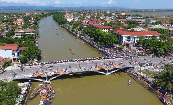 Một đoạn s&ocirc;ng Kiến Giang trong ng&agrave;y hội Tết Độc lập. Ảnh: Nguyễn Chiến