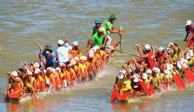 Quảng B&igrave;nh: Tưng bừng đua thuyền mừng Tết Độc lập