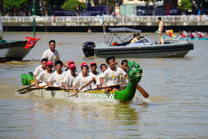 Khu vực bờ s&ocirc;ng H&agrave;n diễn ra nhiều sự kiện đua thuyền&nbsp;rồng truyền thống, thuyền kayak hay Vũ hội đường phố.