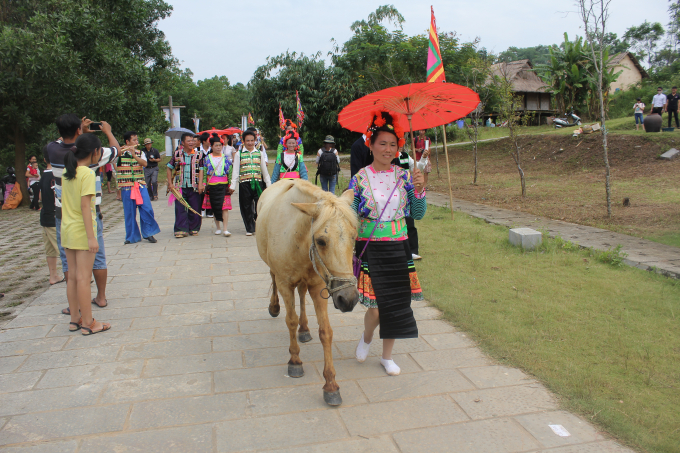 Chợ v&ugrave;ng cao tại L&agrave;ng văn h&oacute;a