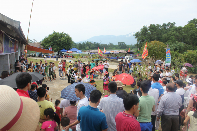 Chợ v&ugrave;ng cao tại L&agrave;ng văn h&oacute;a