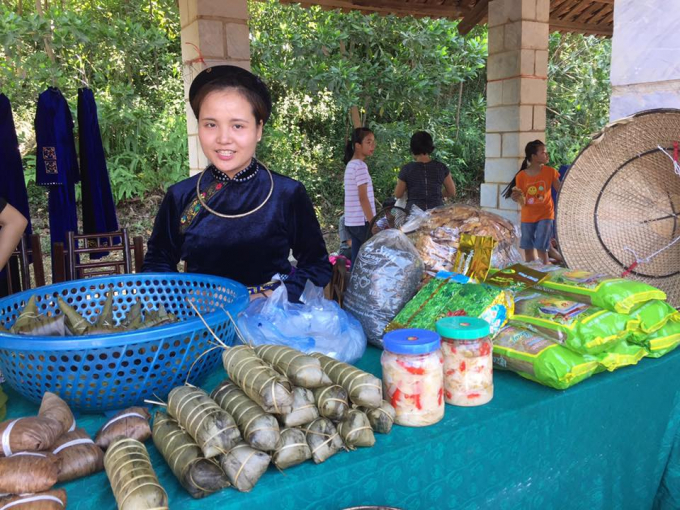 C&aacute;c sản phẩm được b&agrave;y b&aacute;n tại L&agrave;ng văn h&oacute;a c&aacute;c d&acirc;n tộc