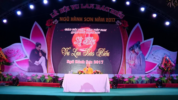 Thượng tọa Th&iacute;ch Huệ Hưng (Ch&ugrave;a Quan Thế &Acirc;m Đ&agrave; Nẵng) thuyết ph&aacute;p về &yacute; nghĩa của Vu Lan v&agrave; đạo hiếu.