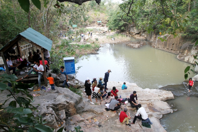 Khu vực hồ nước s&acirc;u nơi em T bị đuối nước thương t&acirc;m