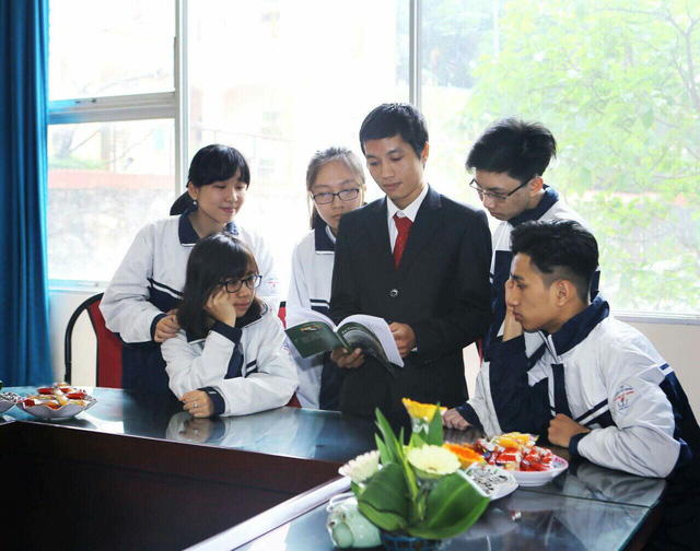 Thầy gi&aacute;o L&ecirc; Văn Cường d&agrave;nh nhiều t&acirc;m huyết cho lịch sử.