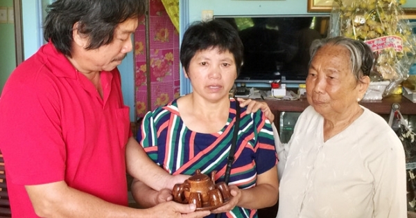 Nhà báo mất trộm ôtô tặng gần 50 triệu đồng cho mẹ bị can