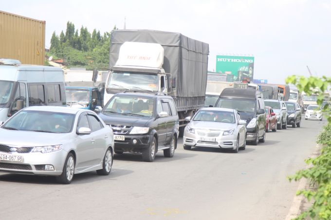 Kẹt xe tr&ecirc;n quốc lộ 1.