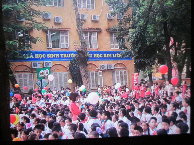 Quang cảnh ng&agrave;y khai trường l&agrave; nguồn cảm hứng s&aacute;ng t&aacute;c của &ocirc;ng B&ugrave;i Văn Việt. (Ảnh do &ocirc;ng Việt cung cấp).&nbsp;