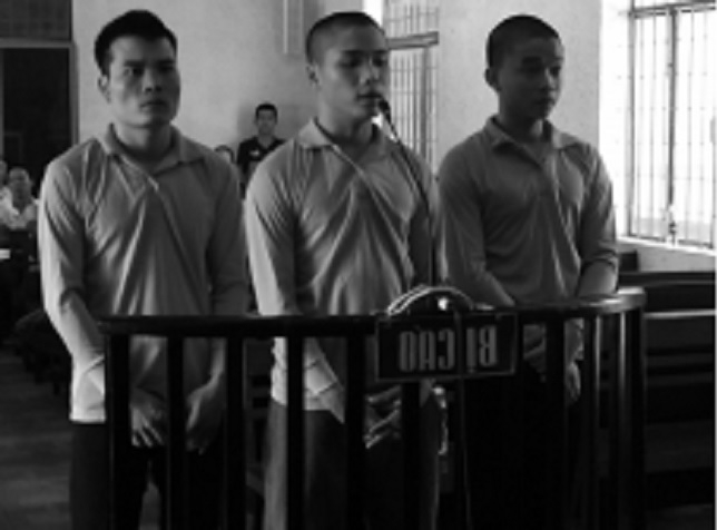 C&aacute;c bị c&aacute;o trước v&agrave;nh m&oacute;ng ngựa.