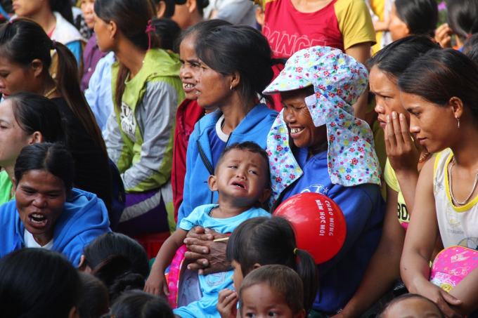 Với những người mẹ, ng&agrave;y đưa con đến tựu trường cũng l&agrave; một ng&agrave;y hội vui.