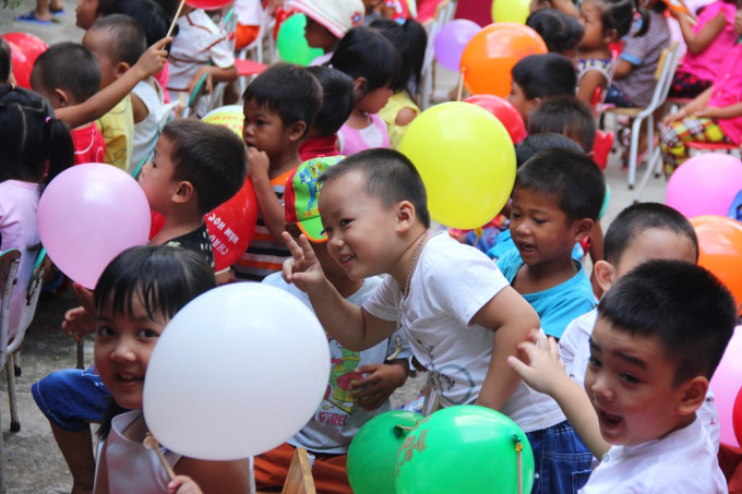 Ng&agrave;y tựu trường l&agrave; ng&agrave;y m&agrave; c&aacute;c em nhỏ v&ugrave;ng cao mong chờ nhất sau nhưng ng&agrave;y h&egrave; s&ocirc;i động.