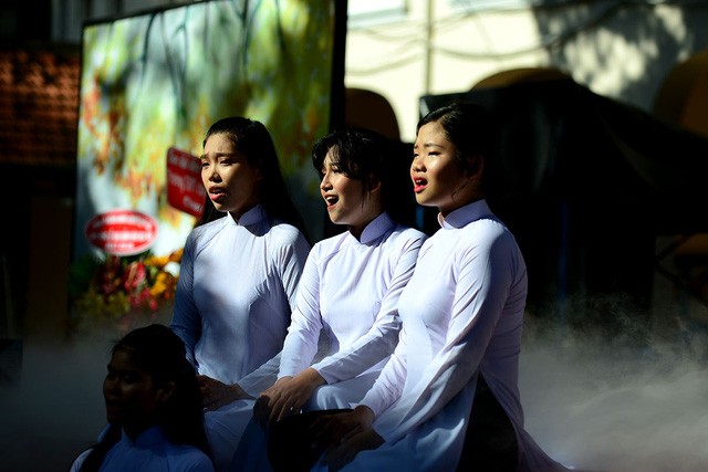 Ngo&agrave;i th&agrave;nh t&iacute;ch học tập tốt, những học sinh trường chuy&ecirc;n L&ecirc; Hồng Phong c&ograve;n thể hiện t&agrave;i ca m&uacute;a.